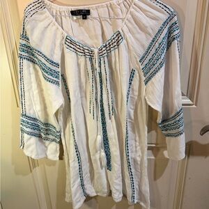 City Girl White and Blue Embroidered Women's Top Size Medium